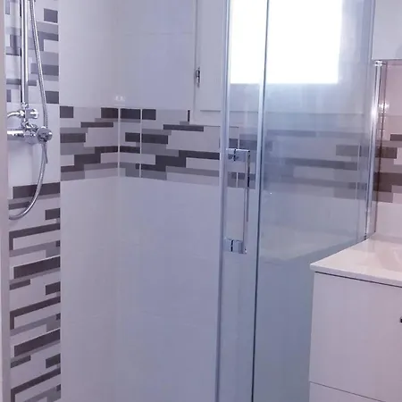 Appt 2 Pces Mez 40m2 + Terrasse 7m2 Ref 4009 Le Castellas