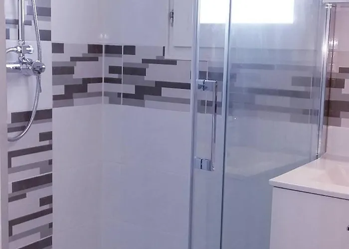 Appt 2 Pces Mez 40m2 + Terrasse 7m2 Ref 4009 Le Castellas